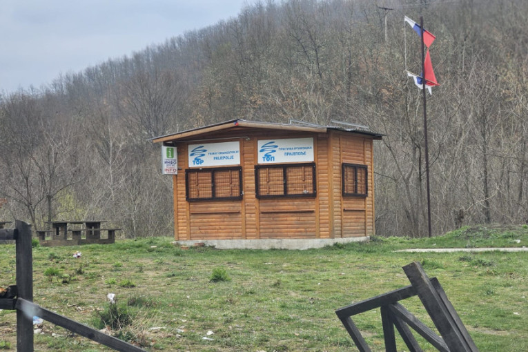 Opljačkan info-centar TO Prijepolje: Lopovi pajserom obili vrata, pa odneli svu vrednu opremu - skinuli čak i solarne panele sa krova