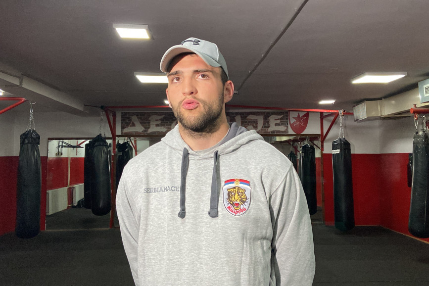 Veljko diže 160 kilograma: Ražnatović i na odmoru trenira, svi gledaju šta je uradio (FOTO)