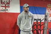 Veljko Ražnatović napravio teretanu na otvorenom u Titelu: Skinuo se, pa pokazao kako izgleda njegov trening (FOTO)