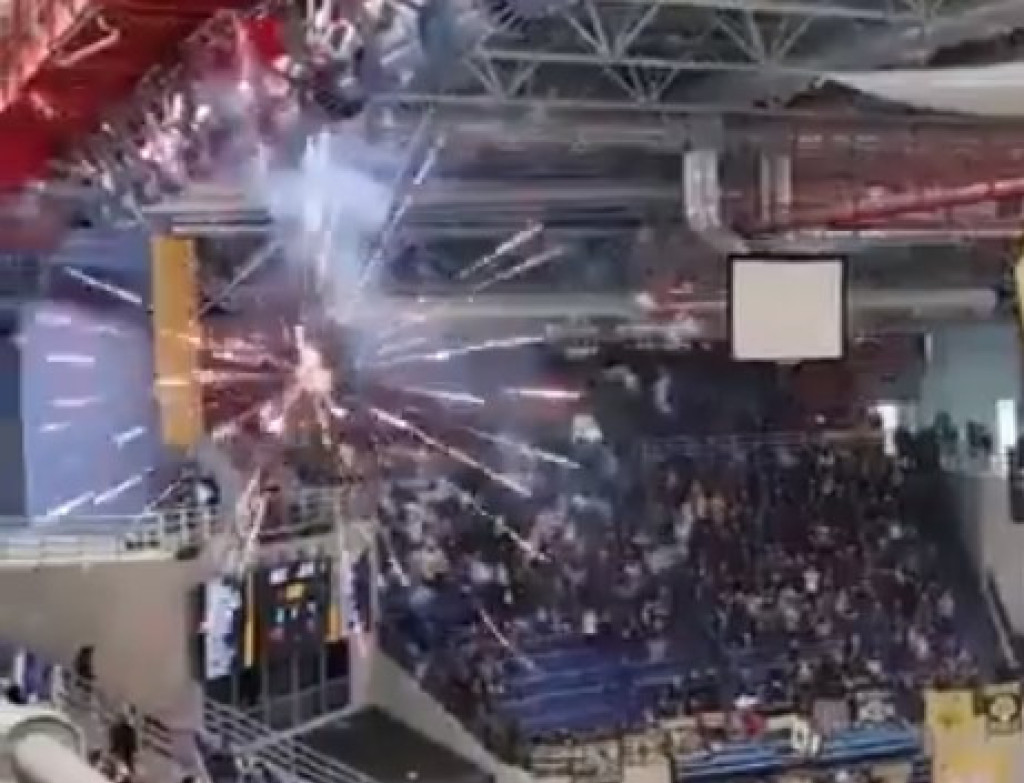 Crna strana Lige šampiona! Zapaljena zastava Izraela, policija nije reagovala jer je "previše opasno"! (VIDEO)