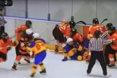 Makljaža na ledu kakva nije viđena: Udarile Bugarke na Rumunke, nisu mogli da ih razdvoje, oboren i jedan rekord (VIDEO)