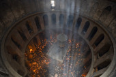 Blagodatni oganj se na Veliku subotu spušta sa nebesa: Plamen koji su druge crkve pokušale dvaput da "otmu", ali nisu uspele