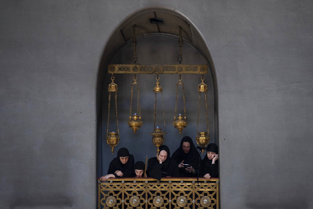 Blagodatni oganj se na Veliku subotu spušta sa nebesa: Plamen koji su druge crkve pokušale dvaput da "otmu", ali nisu uspele