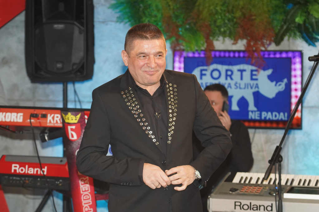 Ovo je najstarija ćerka Baje Malog Knindže: Lepotu i harizmu je nasledila od pokojne tetke Ksenije Pajčin! (FOTO)