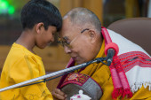 Tibetanski vođa branio dalaj-lamu posle incidenta sa dečakom: To pokazuje njegovu nežnost