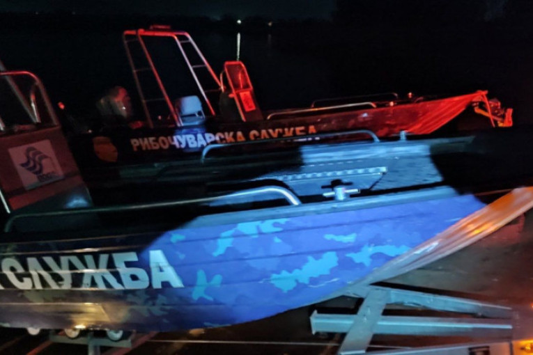 Zapaljena dva čamca ribočuvarske službe "Vode Vojvodine": Sumnja se da iza incidenta stoji ribokradica