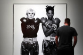 U Parizu otvorena ekskluzivna izložba „Baskijat x Vorhol“: Kad slikaju četiri ruke (FOTO)