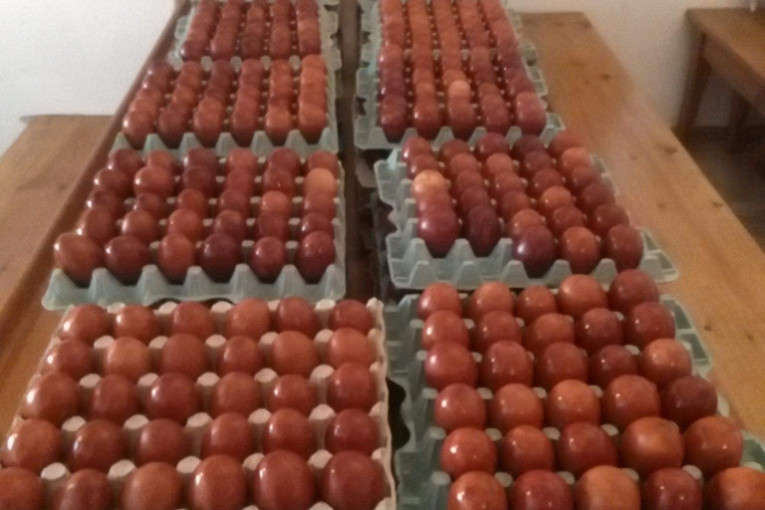 Miris tamjana se širi manastirom, čuju se gromki glasovi "Hristos voskrese": Slavi se najradosniji hrišćanski praznik u Hilandaru