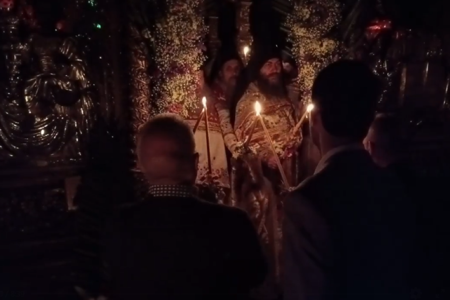 Miris tamjana se širi manastirom, čuju se gromki glasovi "Hristos voskrese": Slavi se najradosniji hrišćanski praznik u Hilandaru