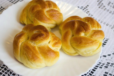 Recept dana:  Milbrot - slatki mlečni uskršnji hleb miriše na praznik, pravi se i jede natenane