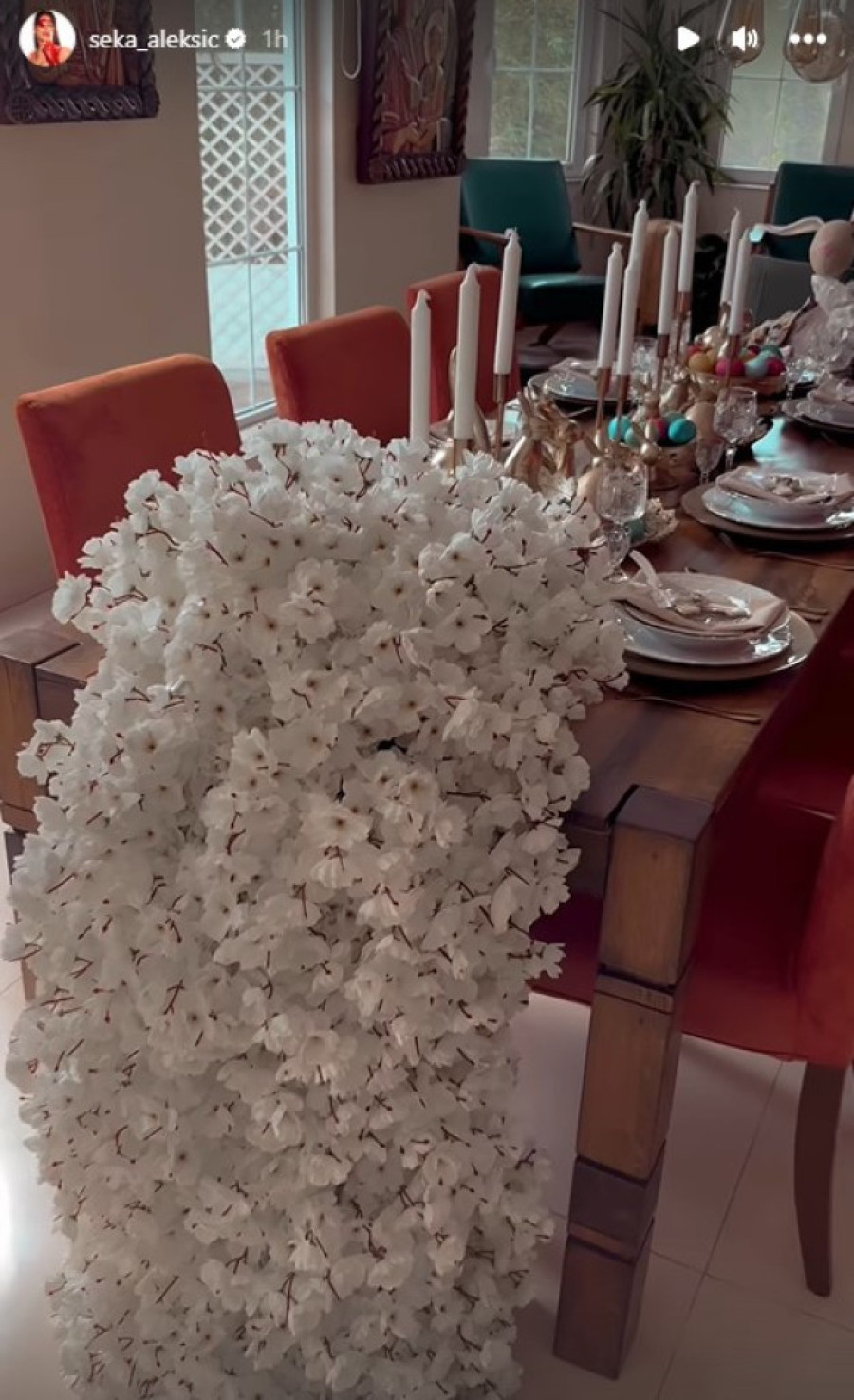Seka otvorila vrata porodične kuće za Vaskrs: Sto pun ofarbanih jaja, cveća, zlatnih zečeva - ništa nije prepustila slučaju! (FOTO)