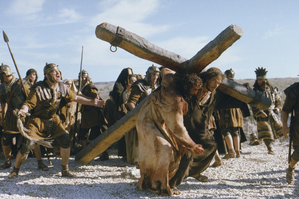 20 godina kontroverznog filma “Stradanje Isusovo”: Nije se dopao ni mitropolitu Amfilohiju ni Bredu Pitu (FOTO/VIDEO)