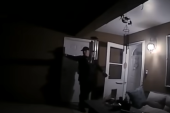 Policajci upucali muškarca, a onda shvatili da su na pogrešnoj adresi (VIDEO)