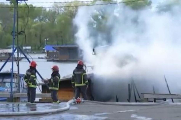 Od splava na Savskom keju ostao samo garež: Vlasnik očajan - Od toga živim!