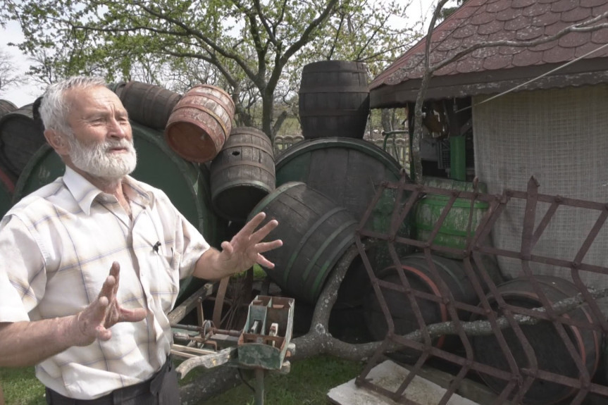 Od igle do lokomotive: Nikodije je pola veka kolekcionar, u svojoj zbirci ima preko 20.000 predmeta, među njima i nemački šlem!