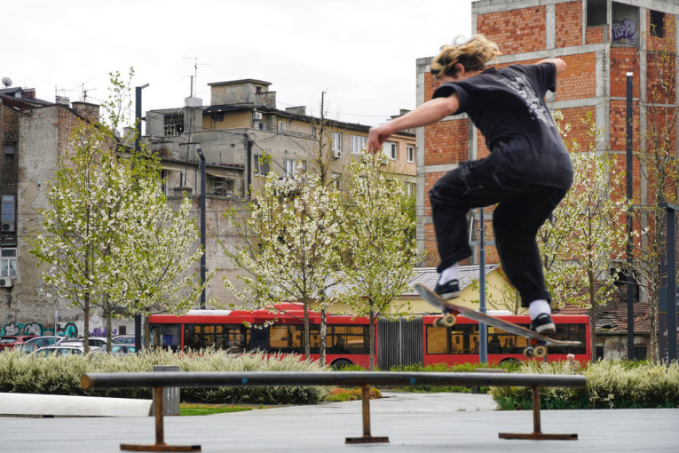 Uživajte u prolećnom danu: Popodne moguća kratkotrajna kiša, temperatura do 26 stepeni!
