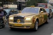 Ukoliko vas put bude naveo u Indiju, velike su šanse da ćete na ulici ugledati zlatnog "fantoma" (FOTO+VIDEO)