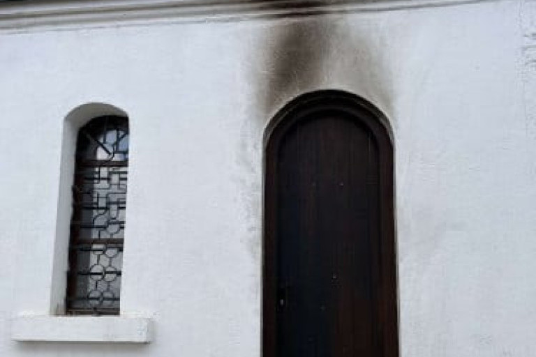 Eparhija raško-prizrenska uputila apel: Pronaći napadače na crkvu Svetog Pantelejmona