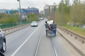 Kolaps u saobraćaju u Beogradu! Vozila mile preko mosta, a razlog je neverovatan - dva pešaka i jedna veš-mašina (FOTO)