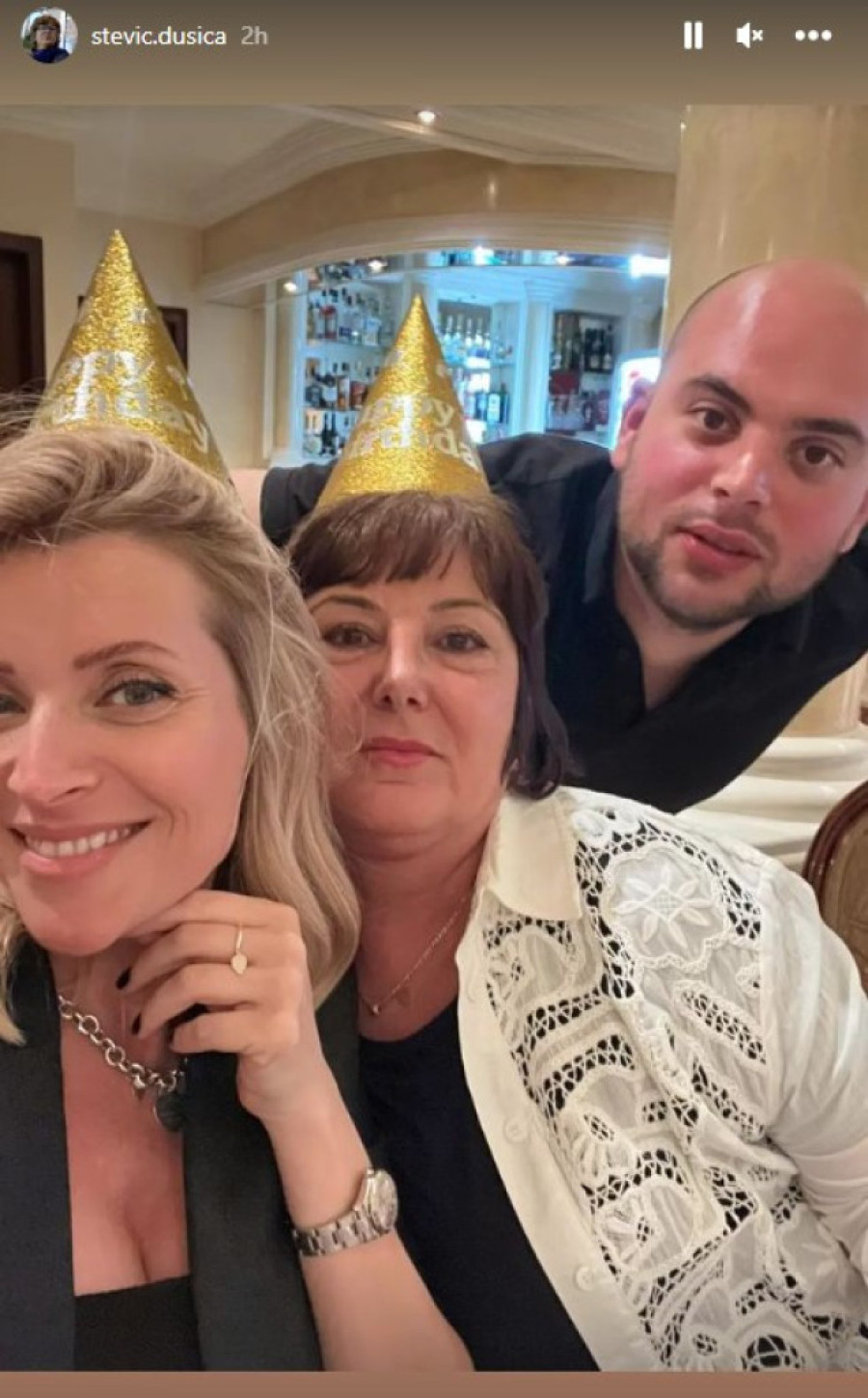 Anđelka sa majkom i bratom