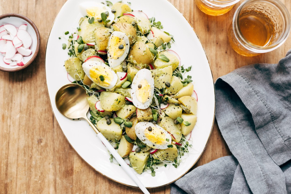 Recept dana: Krompir salata sa uskršnjim jajima - ukusna, osvežavajuća, savršena i kao prilog i kao glavno jelo