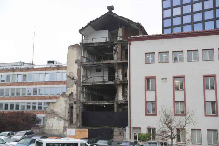 Slike ne blede: Pre 24 godine NATO bombe su bačene na zgradu RTS-a, 16 života je ugašeno u trenu