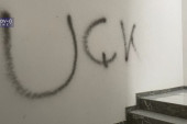 Novo zastrašivanje Srba na Kosmetu! Na zidu škole osvanuo grafit "UČK"! (FOTO)