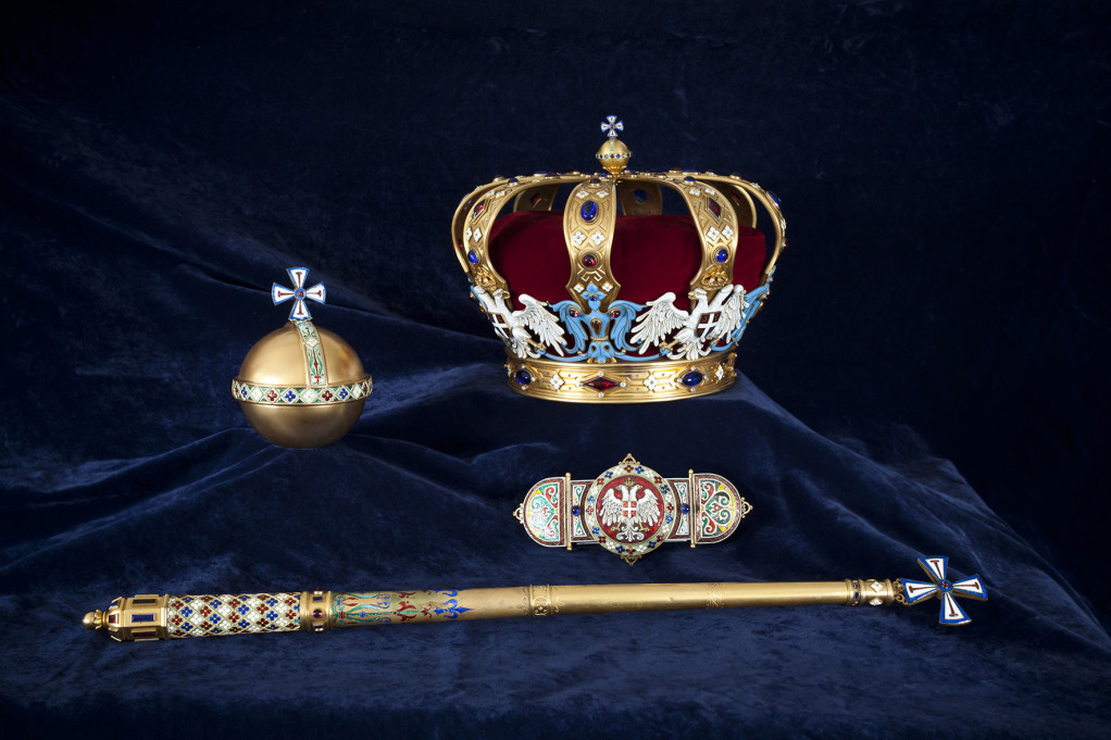 Srpska inženjerka briljirala u Londonu – master proslavila u narodnoj nošnji i opancima! (FOTO)