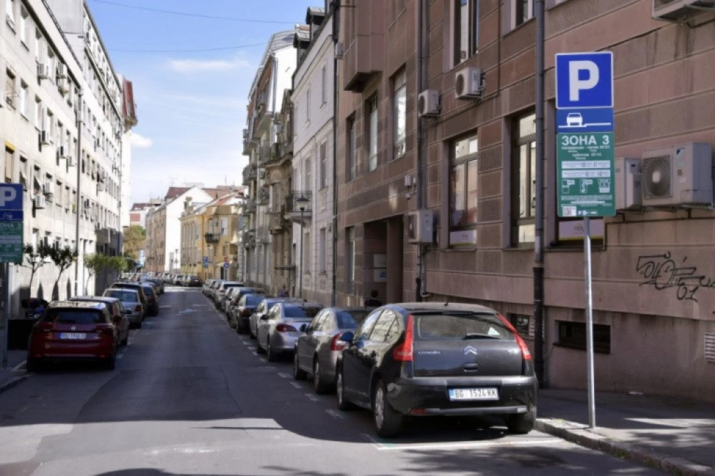 Obaveštenje "Parking servisa": Apel na sve građane da sutra do 22 časa uklone svoja vozila sa trase Beogradskog maratona