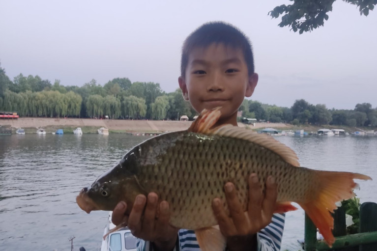 Mali Džang ima brata Dušana, ide u srpsku školu, a rođen je tamo daleko: Obožava ovu našu pesmu, a pogledajte kako je peva (VIDEO)