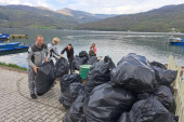 Srbi, Španci, Litvanci i Italijani zajedno čistili Perućac: Iz jezera izvađeno oko 500 džakova smeća (FOTO)