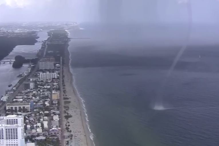 „Vodeni tornado" napravio pometnju na plaži u Holivudu: Pijavica došla do obale, upozorenje izdato nekoliko minuta pre (VIDEO)