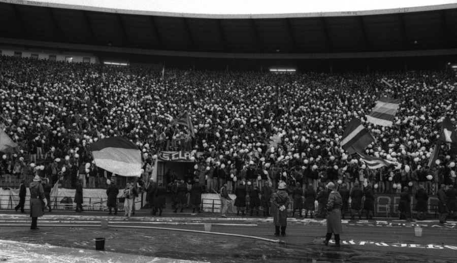 Nebo se otvorilo, stadion je eksplodirao! Zvezda je na današnji dan izbacila Bajern i krenula u Bari po "ušati pehar" (FOTO/VIDEO)