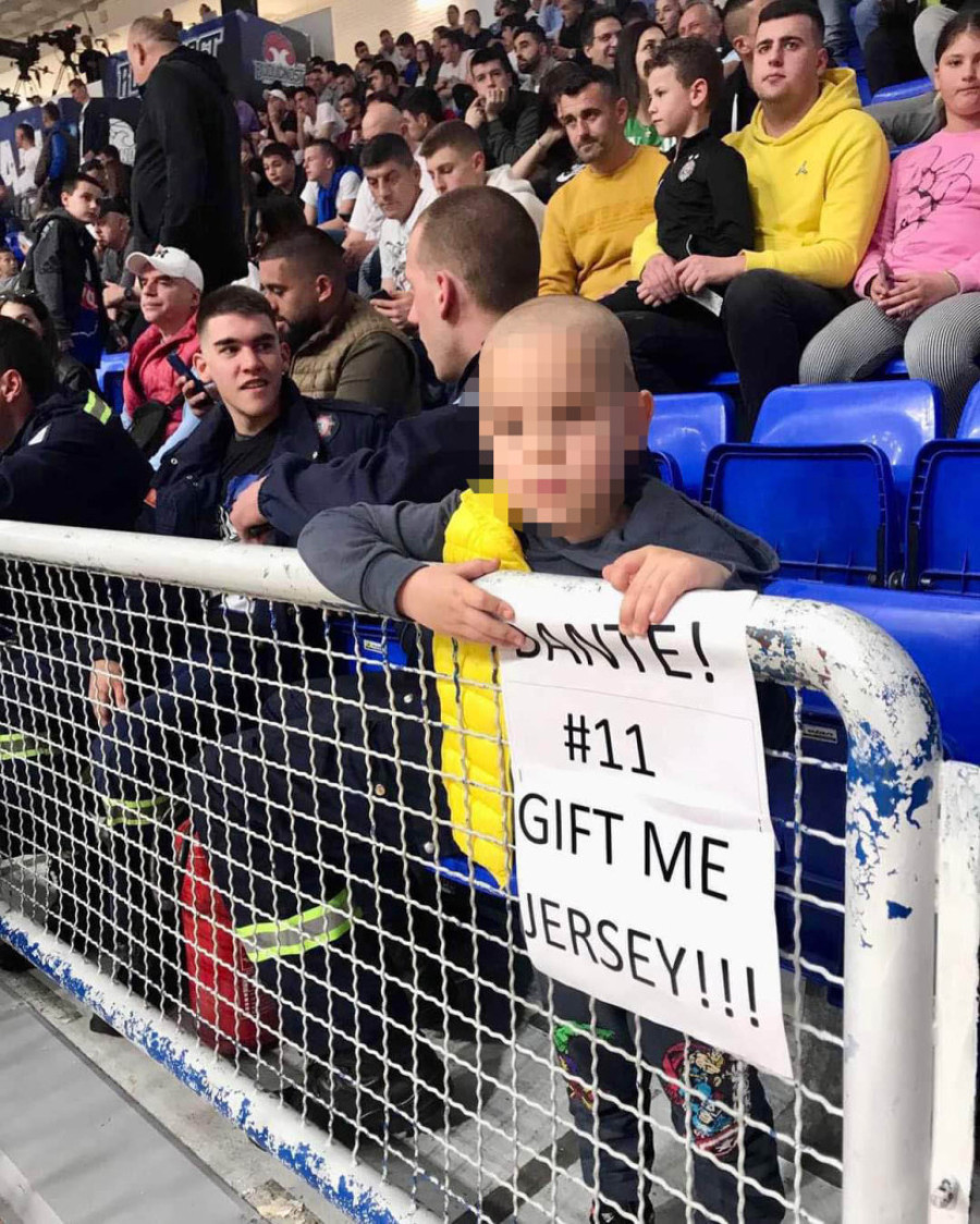 Sramne scene u Podgorici! Partizanove navijače izbacivala policija, pa čak i decu (FOTO, VIDEO)