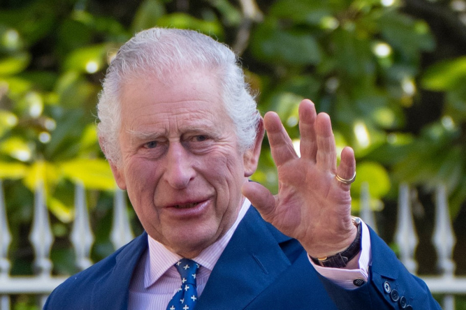 Kralj Čarls iznenadio obožavaoce uoči krunisanja (VIDEO)