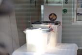Kurtijev debakl, glasačke kutije na lažnim izborima prazne (FOTO)
