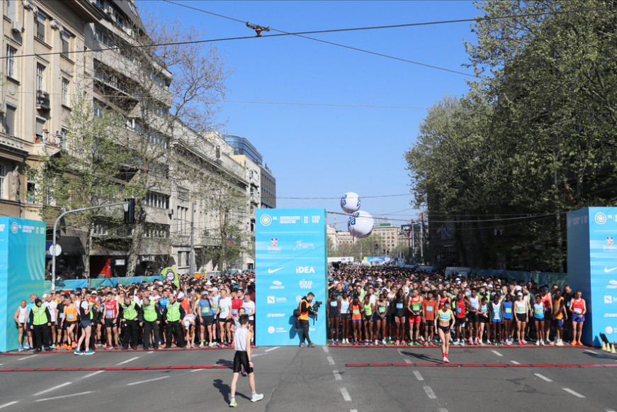 Rekordan broj učesnika na 36. Beogradskom maratonu: Na ulicama prestonice preko 10.000 trkača, Kenijci najbolji u polumaratonu  (FOTO)