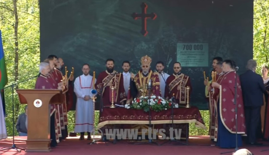 Vučić se obratio u Donjoj Gradini: Izgradićemo dva memorijalna centra da svako zna kakvi su strašni zločini činjeni ovde