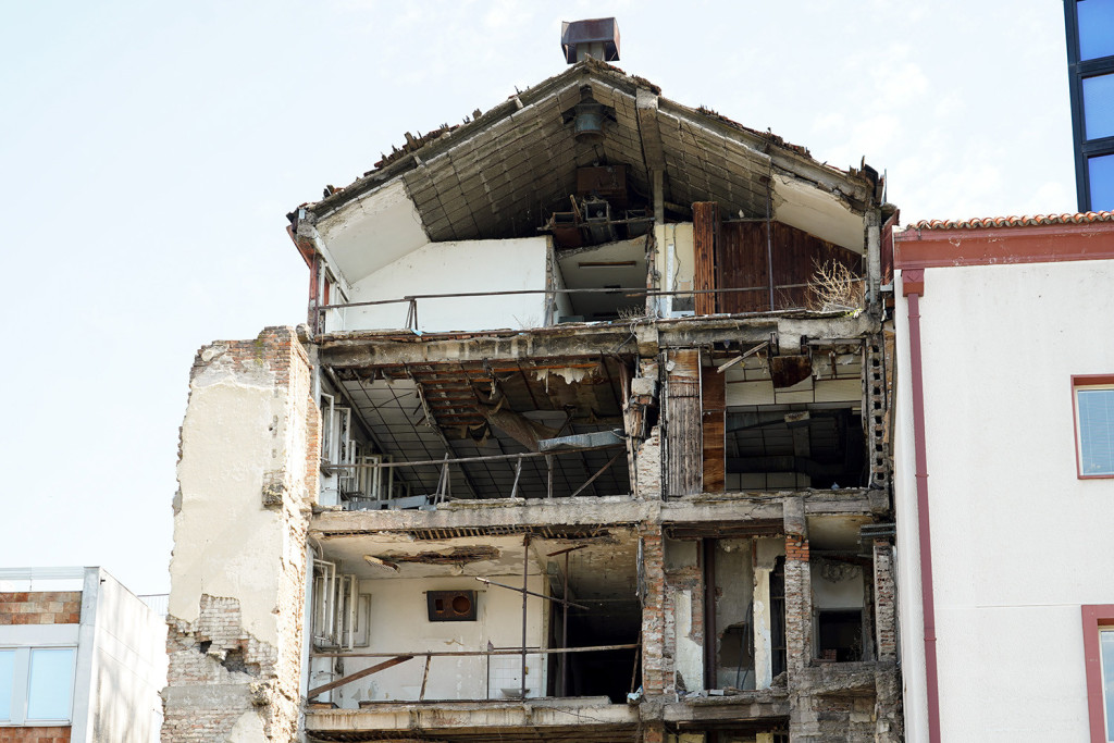 Studenti blokaderi kao NATO bombarderi: Ovakav teror nad javnim servisom učinila samo Alijansa 1999. godine