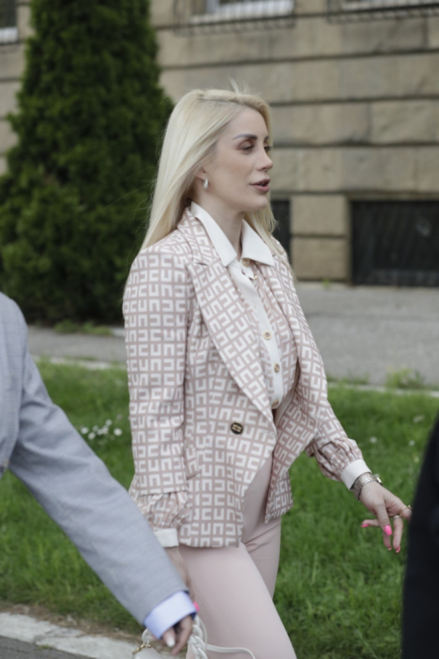 Uzeo 25 miliona funti Tamari Eklston, pa zaledio sudiju: Žene koljača na slobodi, a moja u zatvoru