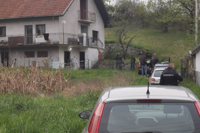 Prve slike sa mesta stravičnog zločina kod Čačka: Presudio bratu sekirom, a onda istrčao napolje da doziva pomoć! (FOTO/VIDEO)