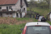 Prve slike sa mesta stravičnog zločina kod Čačka: Presudio bratu sekirom, a onda istrčao napolje da doziva pomoć! (FOTO/VIDEO)