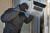 Ušao kroz prozor i odneo laptop: Lopov uhapšen u Novom Sadu