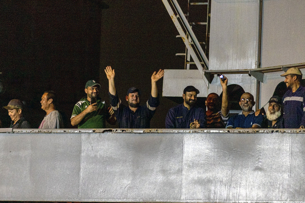 Pakleno bekstvo iz Sudana: Diplomate imaju prednost pri evakuaciji, građani se dovijaju kako da pobegnu (VIDEO)