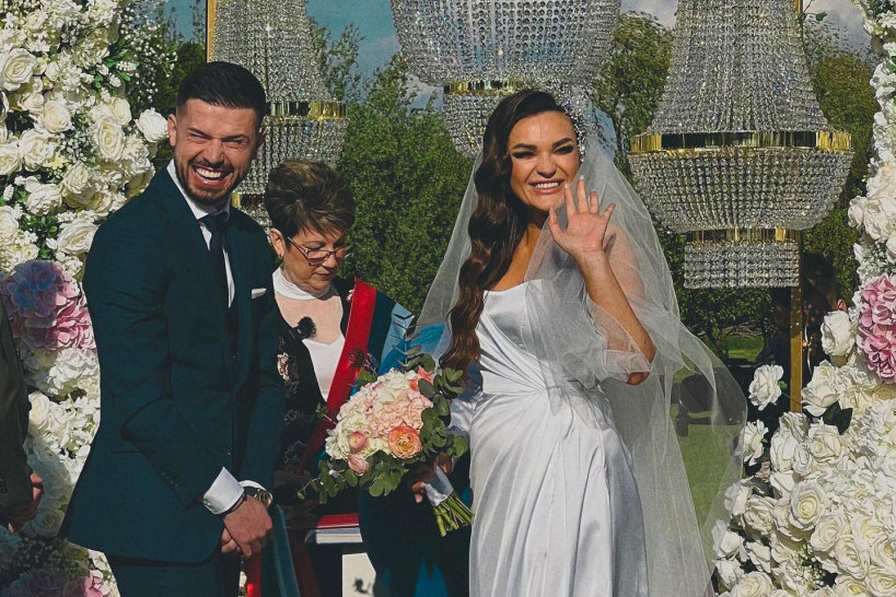 Tamara Milutinović se u tajnosti udala za fudbalera: Zavirite na intimno venčanje na otvorenom! (FOTO)