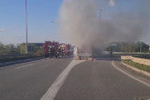 Buktinja na Temerinskom putu: Izgoreo kamion "Gradske čistoće" - požar prvo izbio u prikolici punoj smeća (VIDEO)