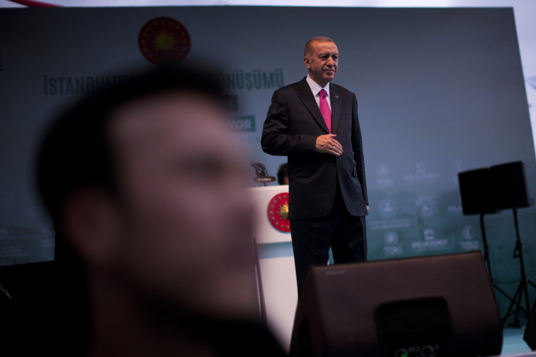 Erdoganu pozlilo tokom intervjua uživo! (VIDEO)
