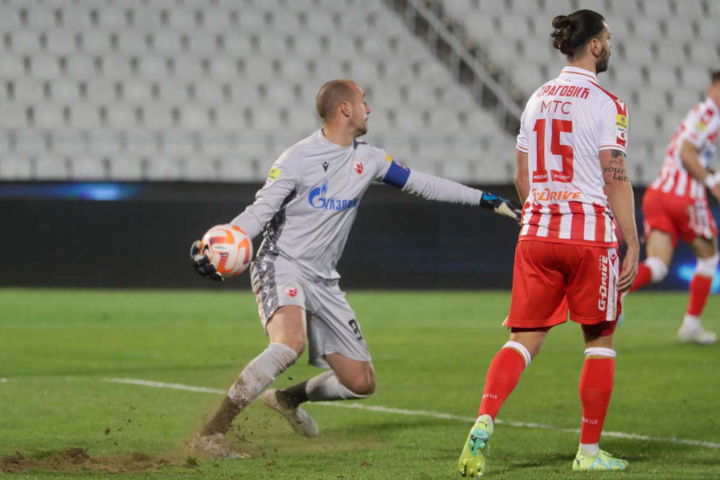 Zvezdin Milojević pokazao na derbiju šta misli o radu šefova, Partizan prvo da se reši Vazure i Vučelića, pa onda sve ostalo