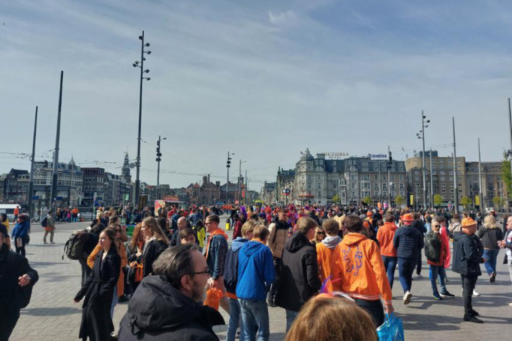 Masovni protesti u Amsterdamu: Demonstracije zbog slanja oružja Ukrajini u prestonici Holandije (VIDEO)