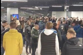 Ludnica pri dočeku košarkaša Partizana: Pesma Grobara odjekivala aerodromom! (VIDEO)